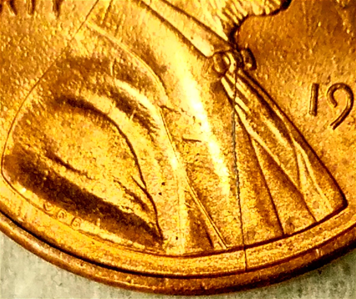 1996-P-Lincoln-Cent-Unusual-Spiked-Bow-Tie-Die-Crack-On-Bust-Of-Obverse?